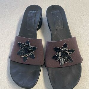 Onesole Brown Slide Sandals with Black Floral Appliques / size 9